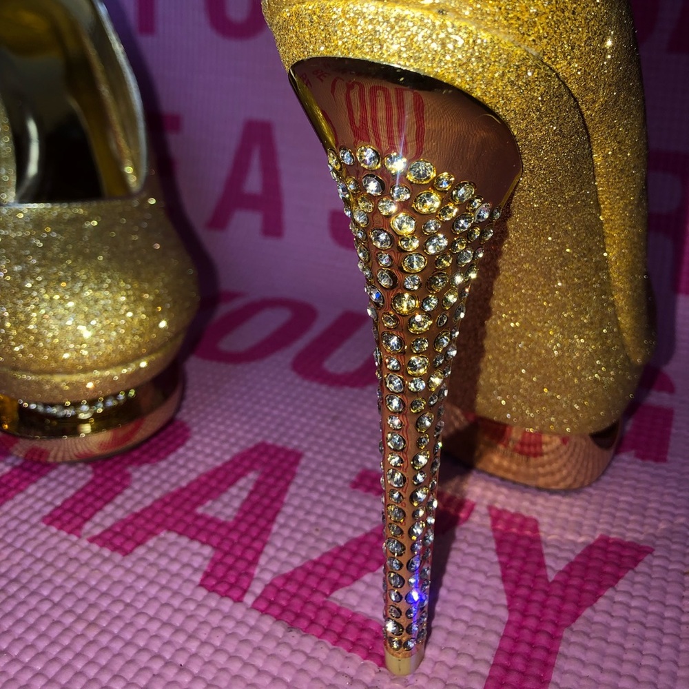 SOLD** Princess Pumps